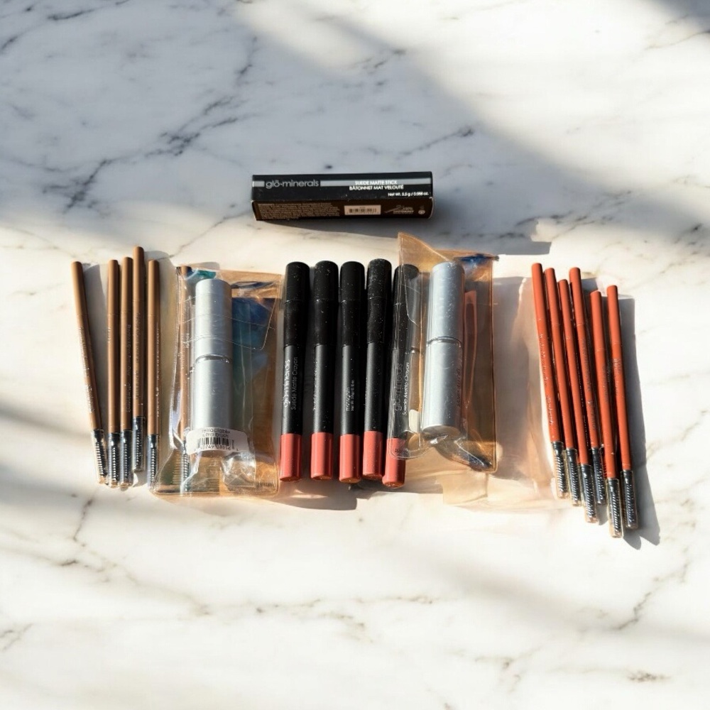 GLO MINERALS COSMETIC LOT – LIP CRAYONS, BROW PENCILS, BRUSHES & MORE (LOT #37)